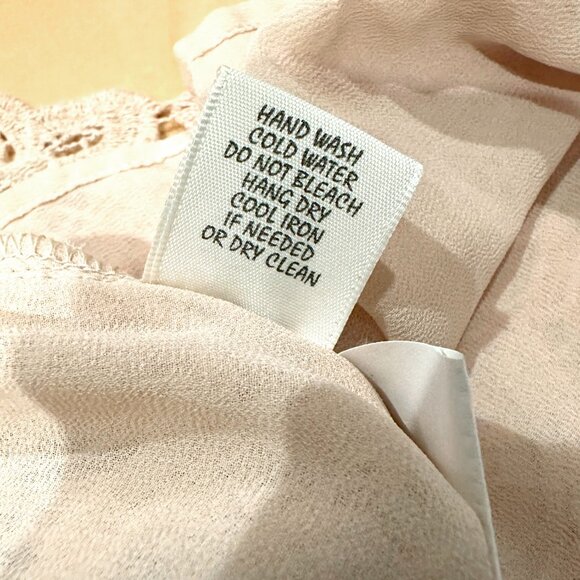 Adiva Crochet Lace Sleeveless Lined Tank Top with Scalloped Hem Medium - Picture 6 of 8